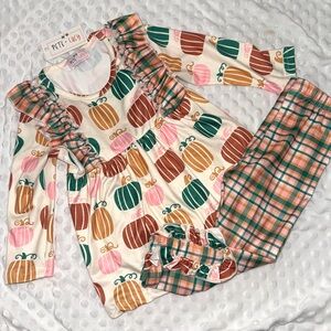 Pete and Lucy Pumpkin Print Multicolor outfit